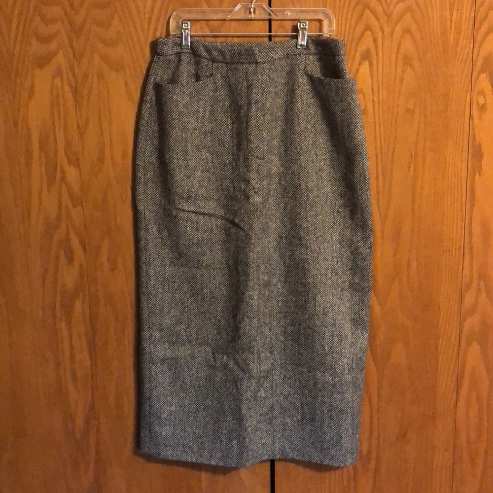 Vintage Ralph Lauren wool skirt with pockets! Size 10 petite